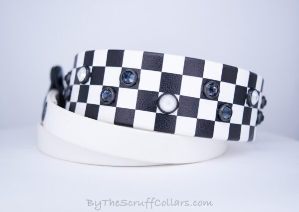 15.5-18.5" Checkerboard UV Print/White 1.5" French Martingale w/Black Hardware 1" taper